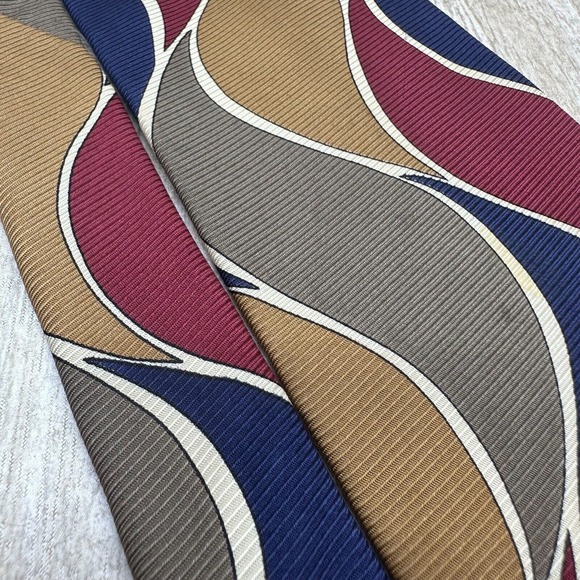 Jos A Bank Neck Tie 100% Silk Red Blue Gold Abstract Art Ribbed - Picture 2 of 8